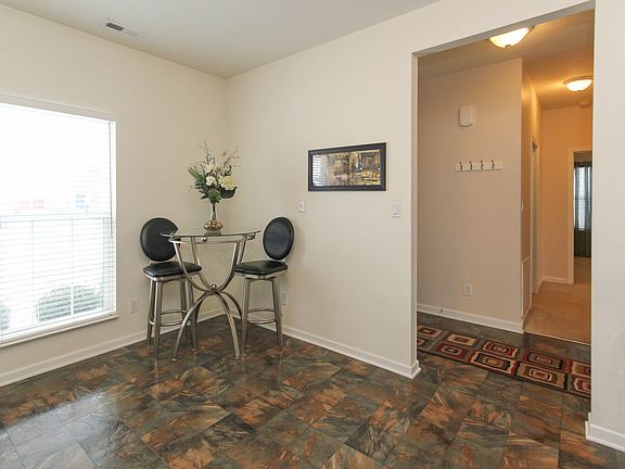 5th image of 824 Wendover Ave