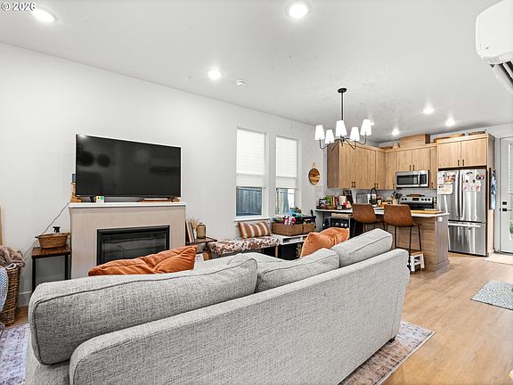 5th image of 6039 SE Lambert St