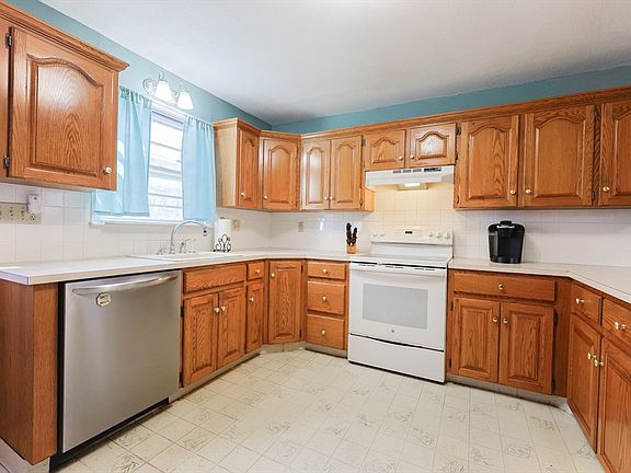 3rd image of 25 Haven St