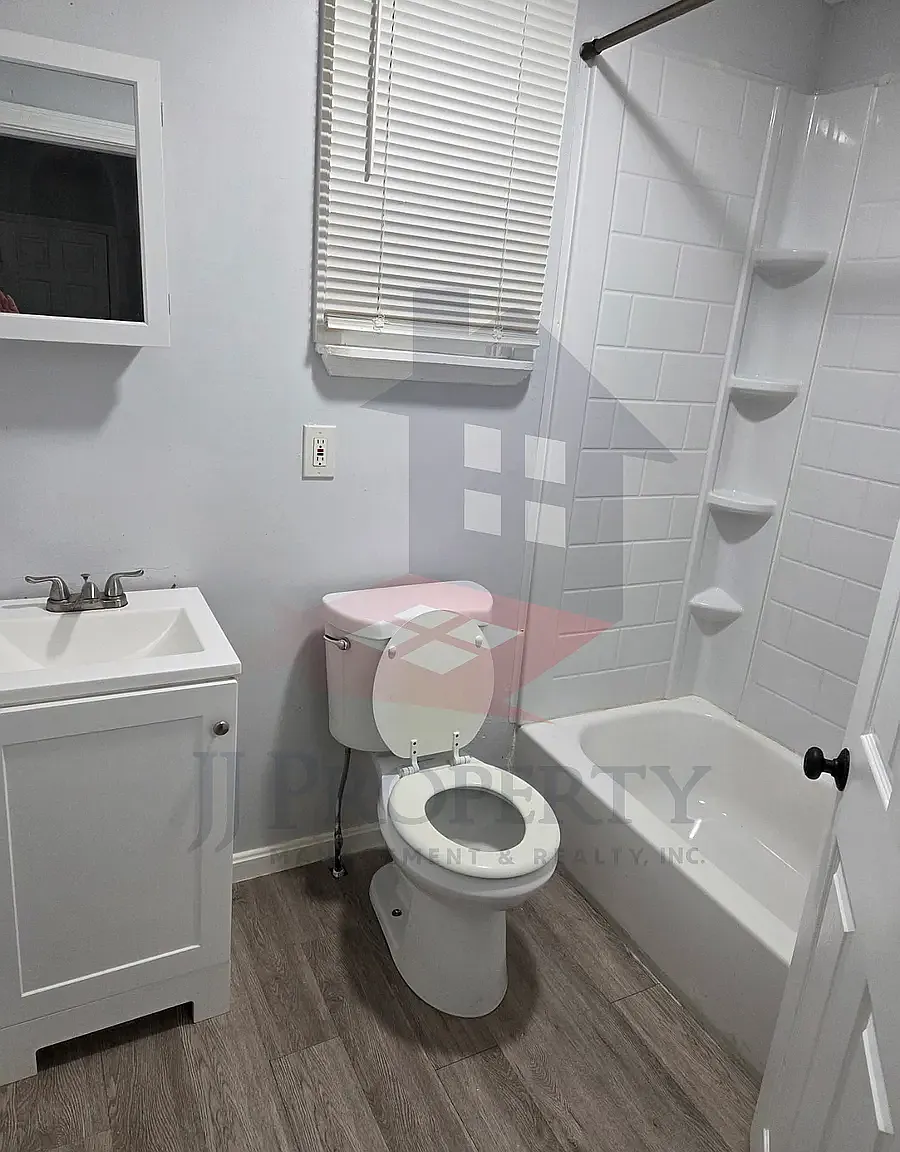 2 bed, $1,600 — Photo 4