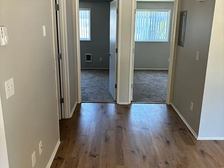 Sherman Oaks Apartments — Photo 8