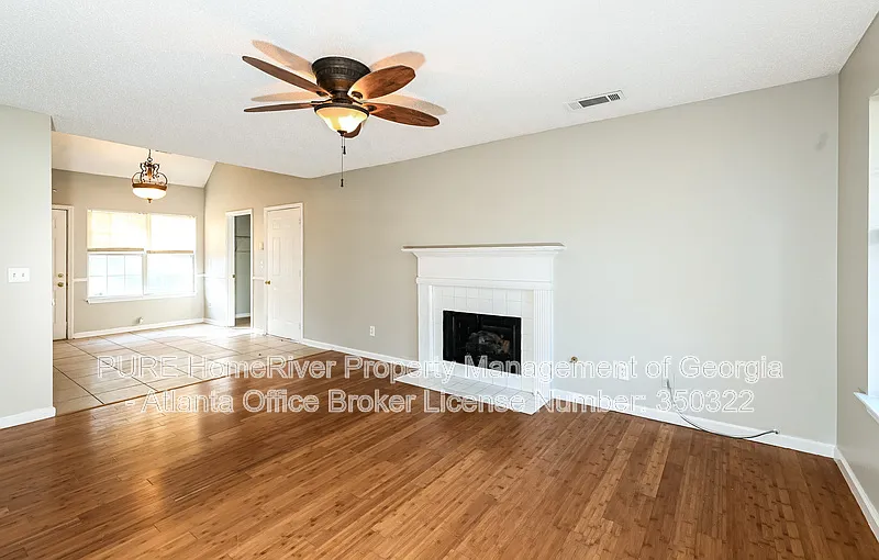4 bed, 2.5 bath, 1386 sqft, $1,995 — Photo 2