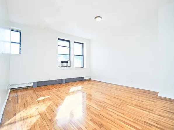 910 Park Place image 1 of 11