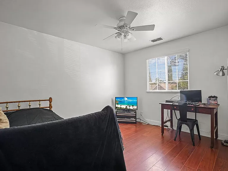 1124 Gorham Ave — Photo 7