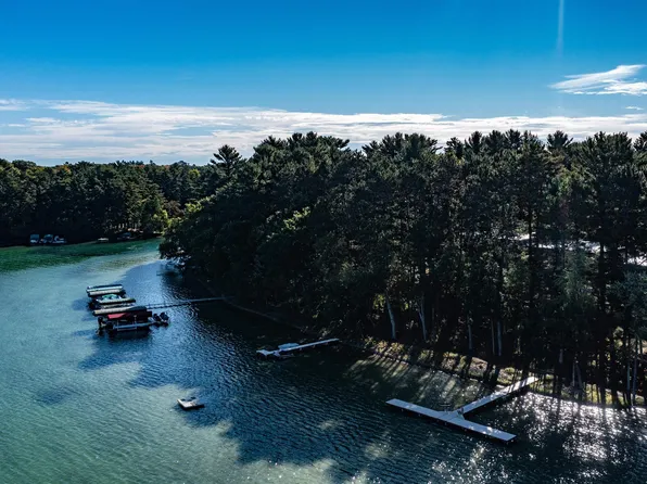 E1280 County Road Q APT 3, Waupaca, WI 54981