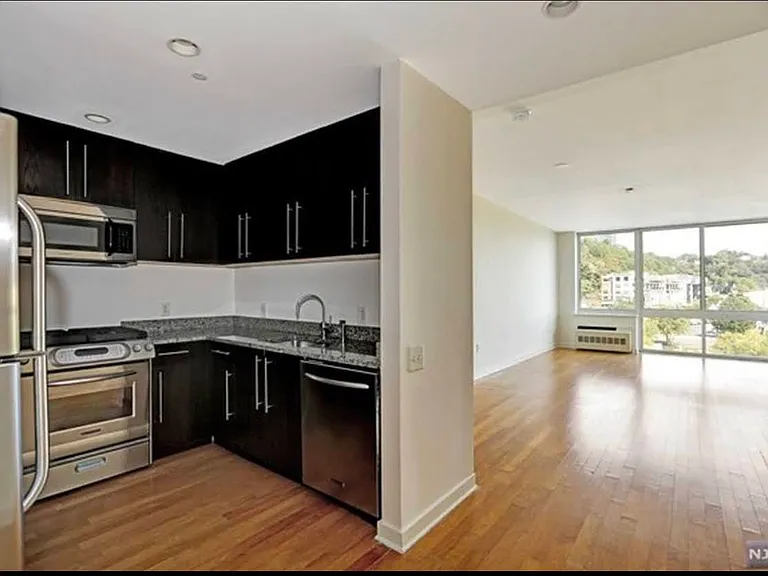 512 Hudson Park — Photo 14