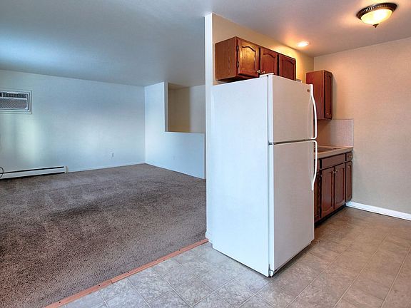 4th image of 411 Stratford Way APT 14