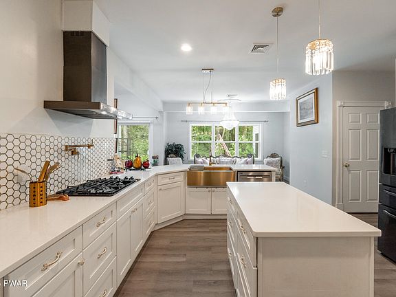 5th image of 126 Blue Heron Way