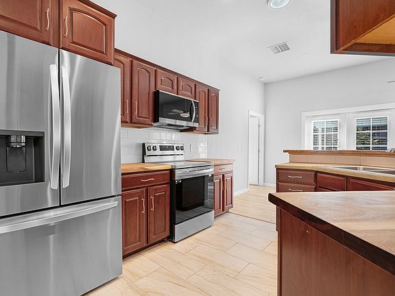 3rd image of 615 N Ponderosa Cir