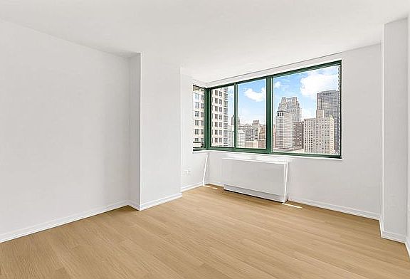 4th image of 200 W 60th St APT 15F