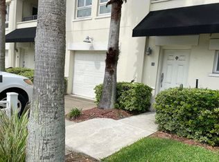 525 N 3rd St #208, Jacksonville Beach, FL 32250
