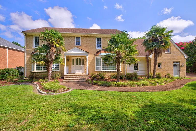 4 bed, 3.0 bath, 3400 sqft, $4,795 — Photo 1