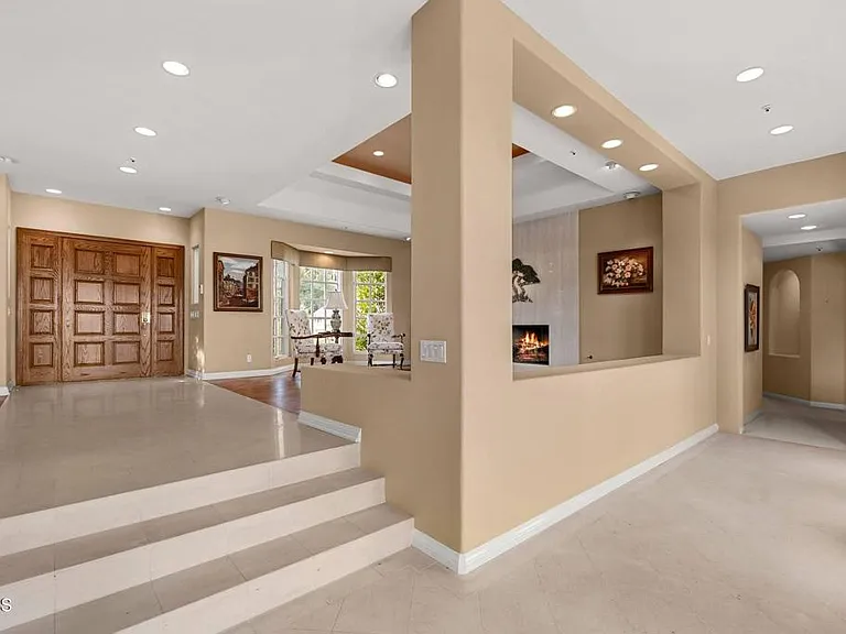 1401 Glen Oaks Blvd — Photo 22