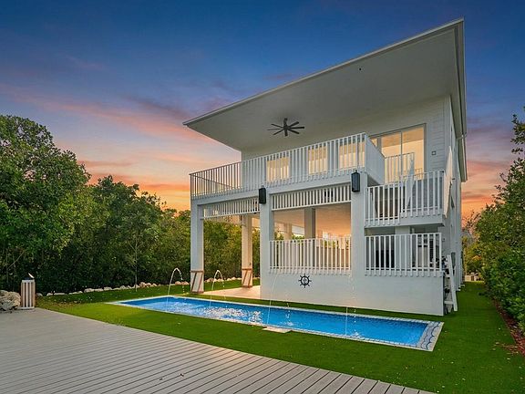 2nd image of 862 Cardinal Ln