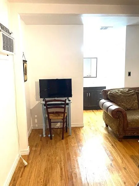 1 bed, 150 sqft, $720 — Photo 2