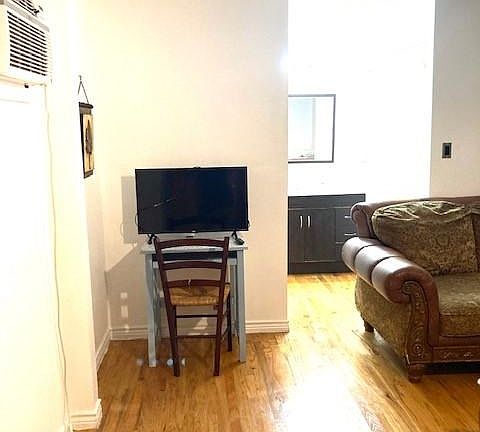 2nd image of 1423 Michial St