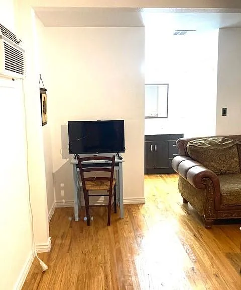 1423 Michial St #UNT — Photo 2