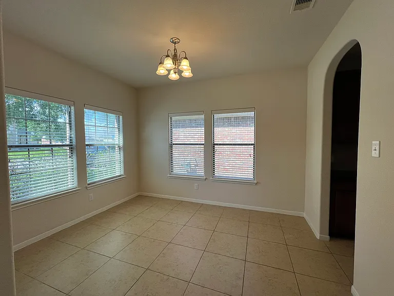 25411 Lisburn Dr — Photo 4