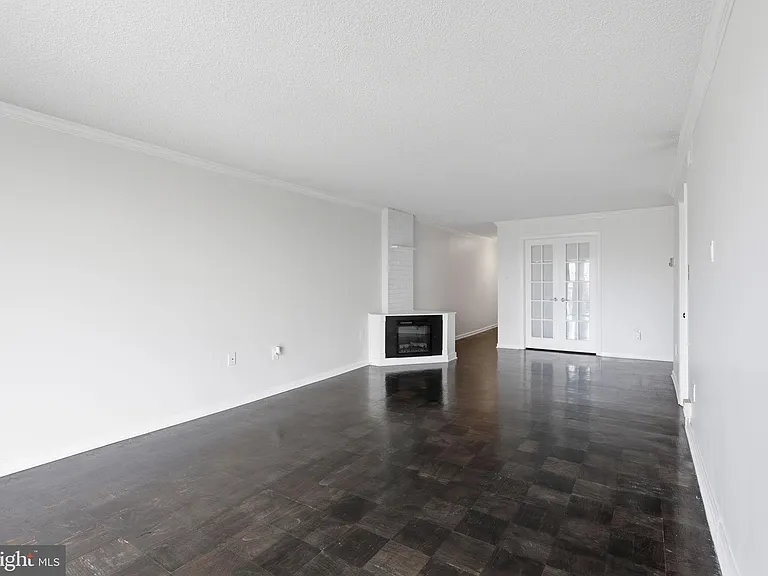 1300 Army Navy Dr #916 — Photo 18