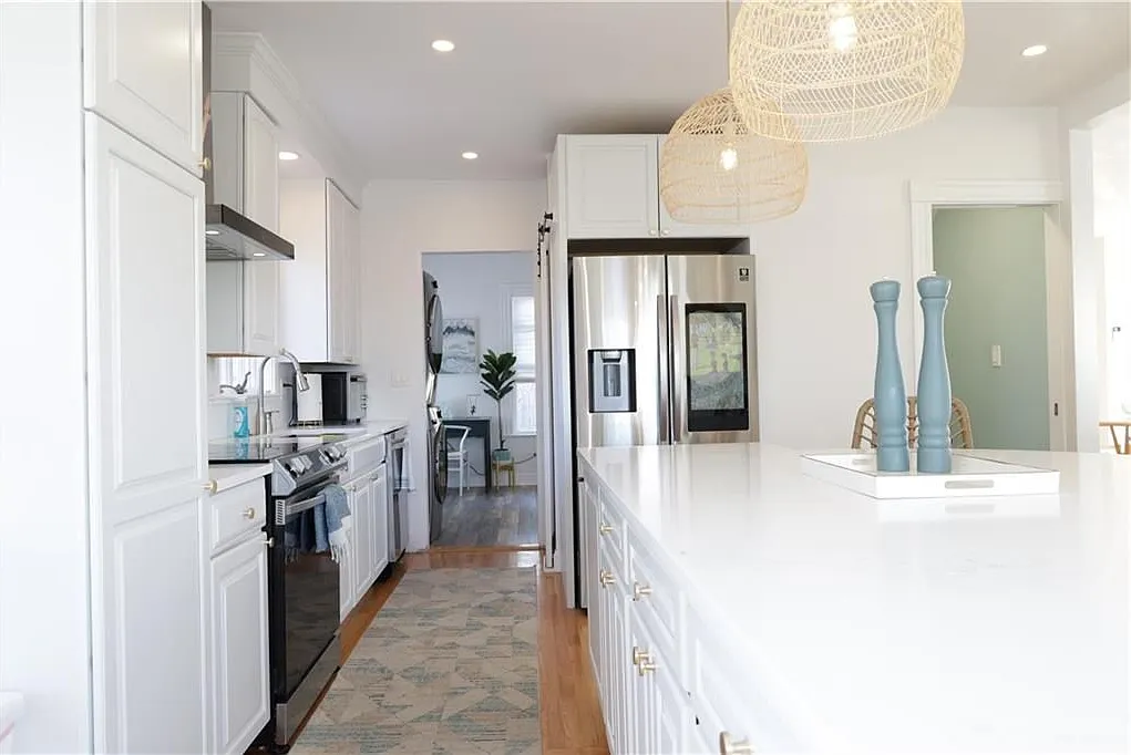3 bed, 2.0 bath, 1560 sqft, $12,000 — Photo 4