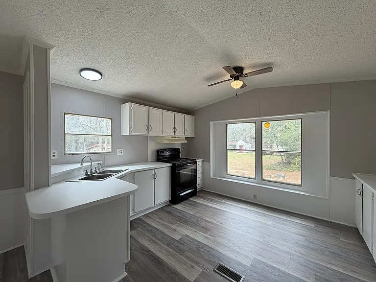 115 Glory Ln — Photo 3