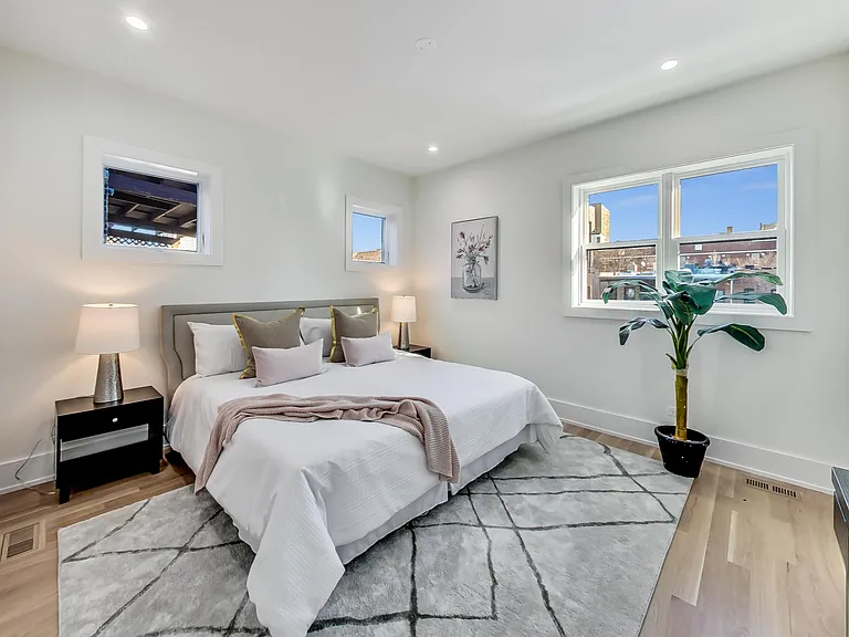 3329 W Division St #2 — Photo 11