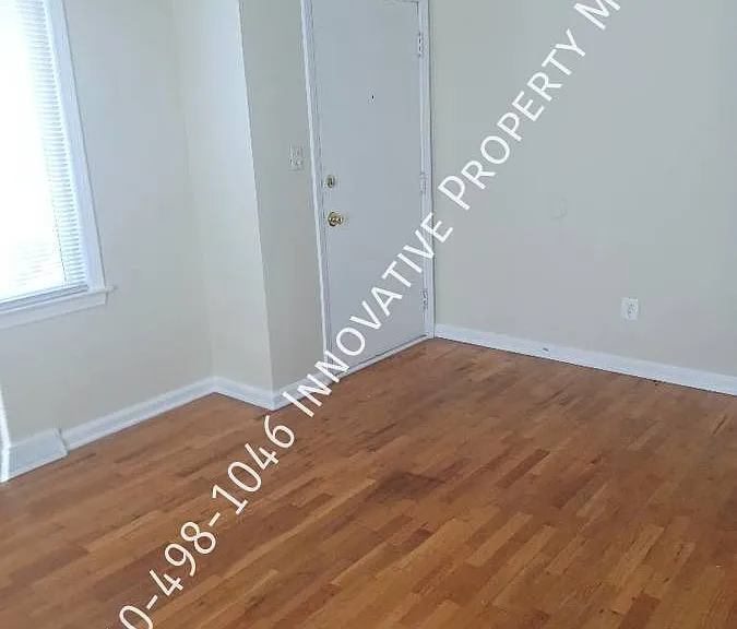1309 Clancy Ave — Photo 5