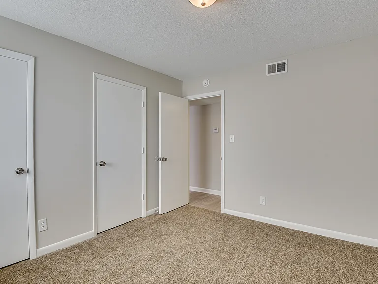 Emmanuel Place Apartments — Photo 11