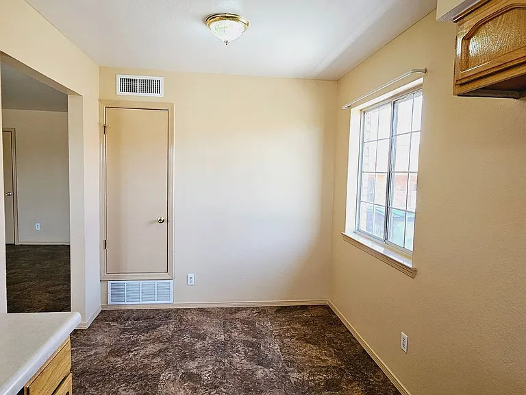 3903 Van Buren Ave — Photo 9