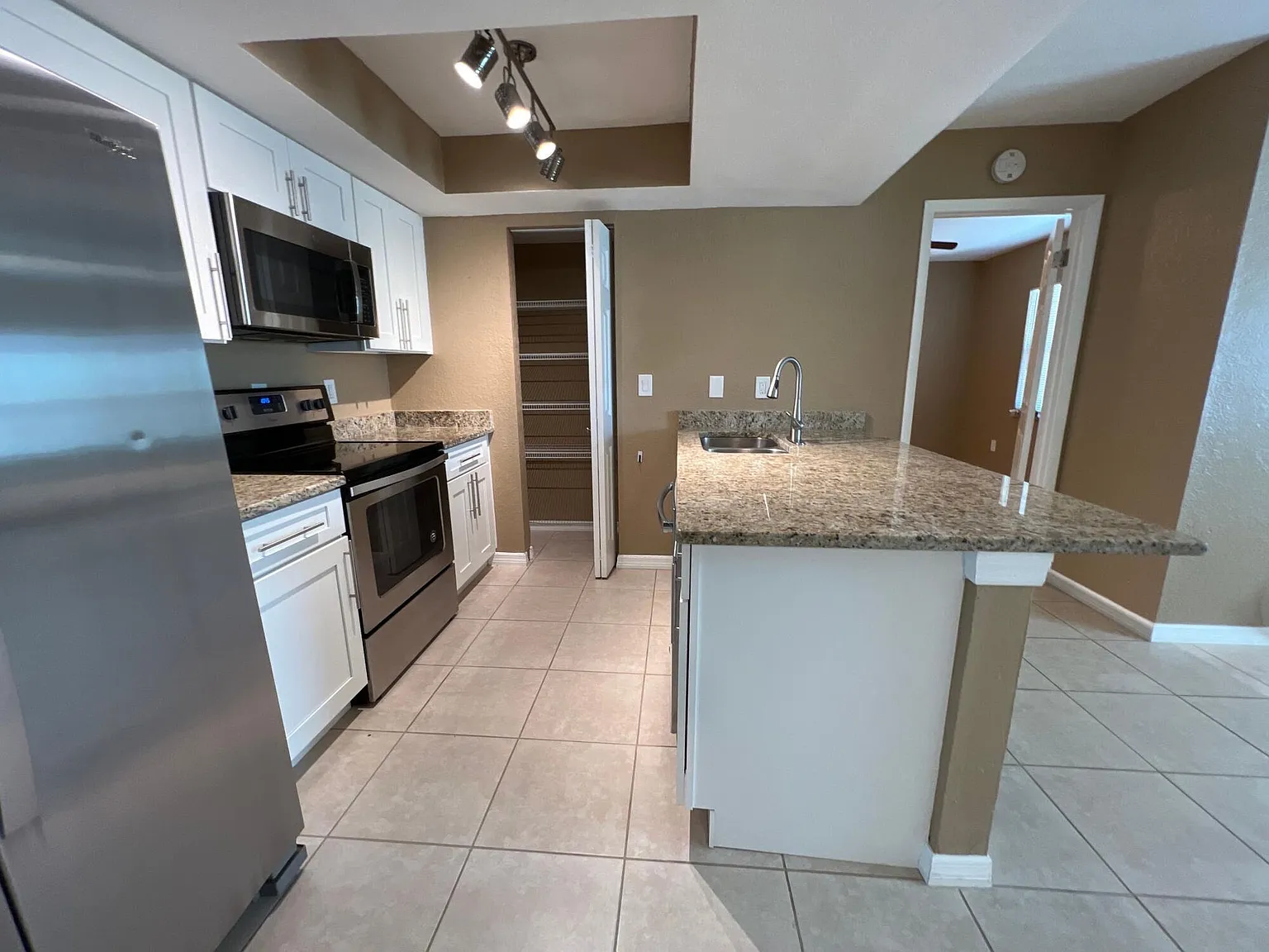 Oak Park Apartments — Photo 4