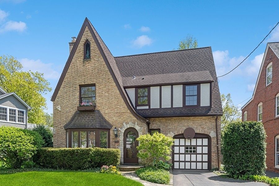 1st image of 492 Woodlawn Ave
