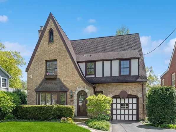 492 Woodlawn Ave, Glencoe, IL 60022