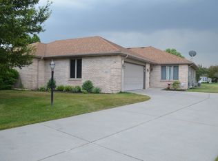 401 Hidden Oak Dr, Hobart, IN 46342