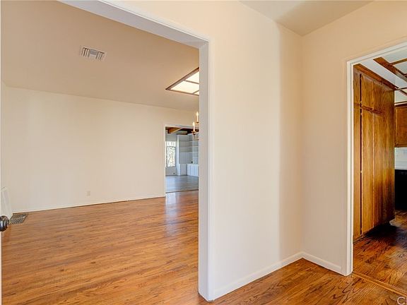4th image of 5509 Greenmeadows St