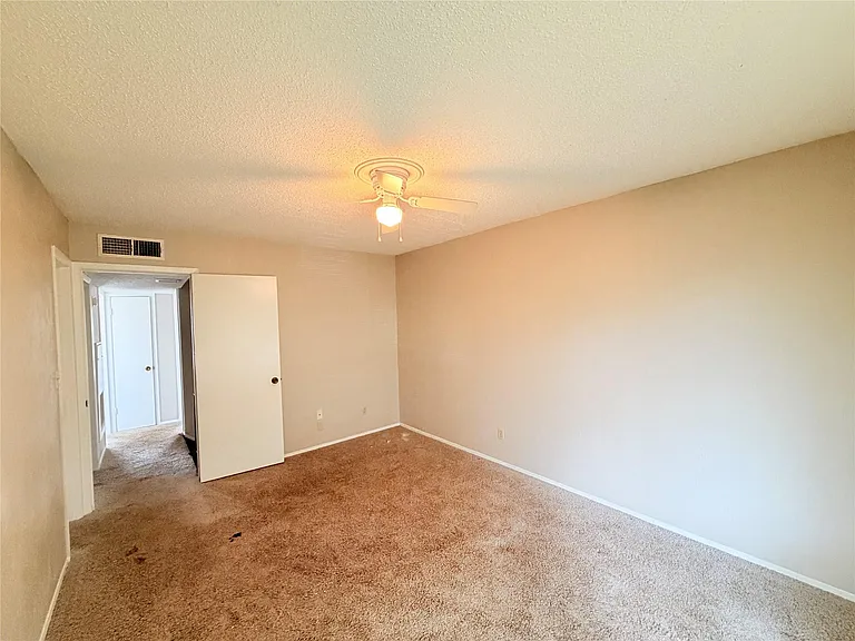9611 Blue Creek Ln — Photo 22