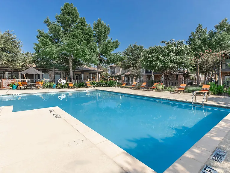 Estate Villas at Krum Apartments — Photo 8