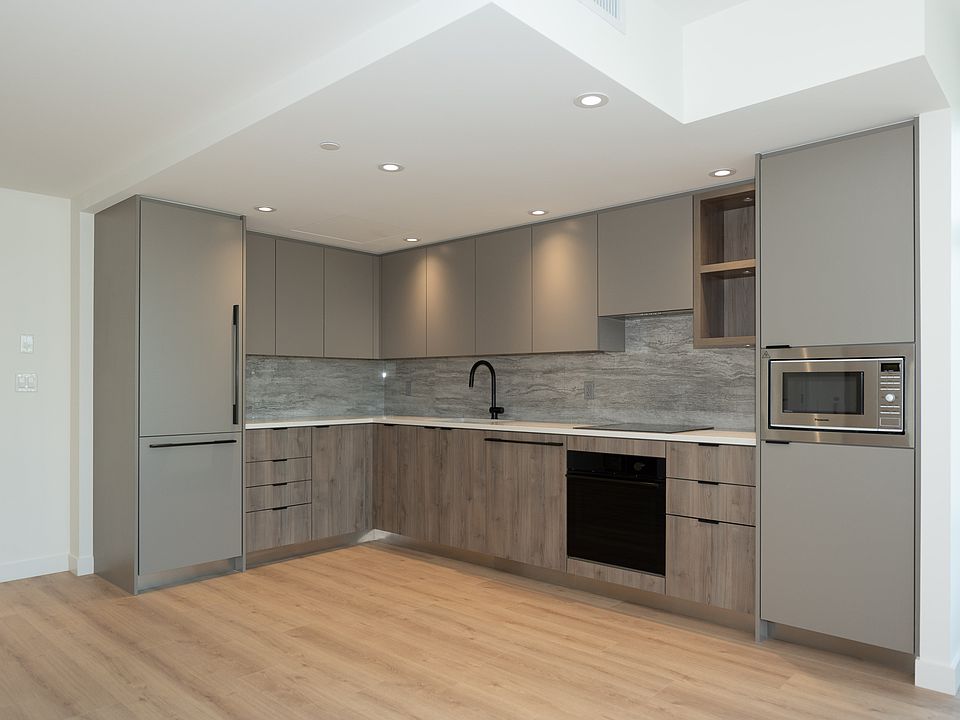 1st image of 755 Harbourside Dr #512