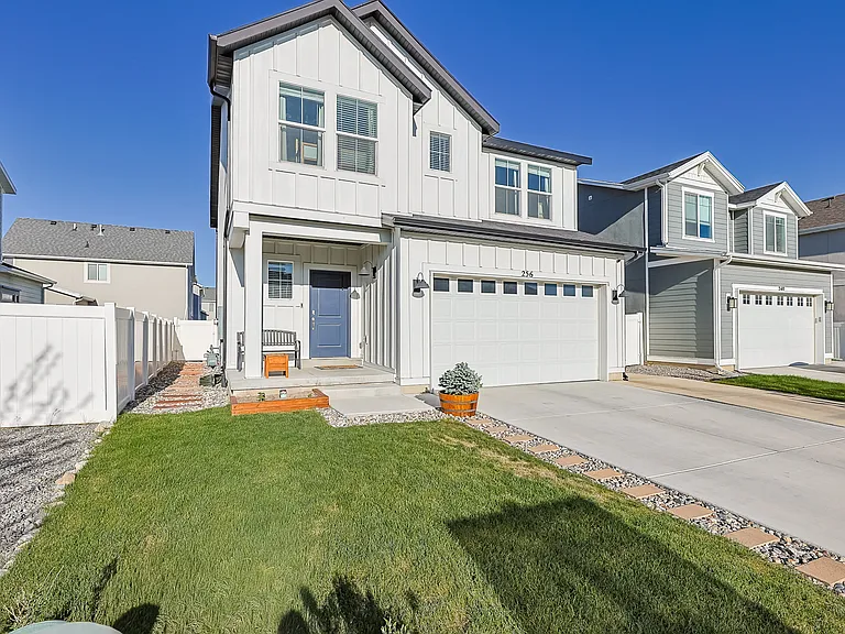256 N Pier Ln — Photo 2