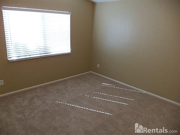 5th image of 1115 E Vernoa St