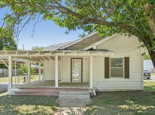 302 S Wood St #1, Cleburne, TX 76033