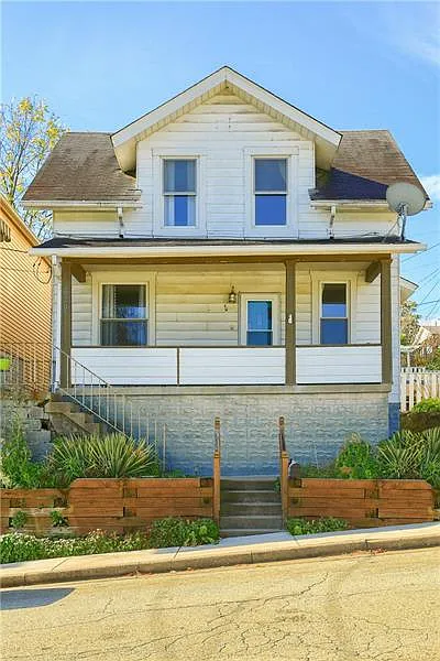 629 McCrea Ave photo 1