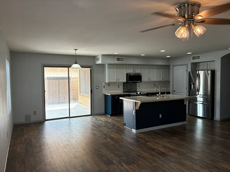 25550 W Pioneer St — Photo 9