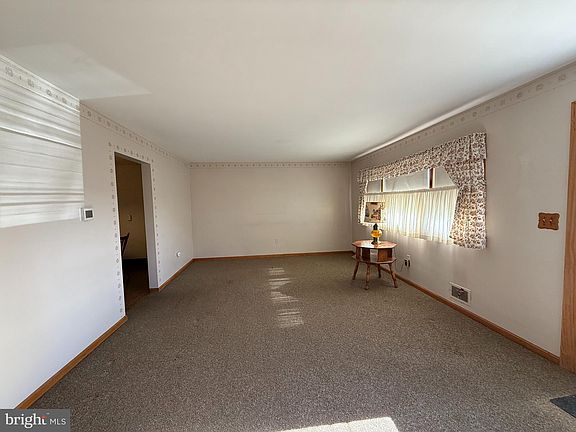 4th image of 41 Goeke Dr