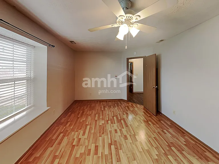 1168 Fielding Ln — Photo 10