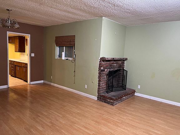 3rd image of 1309 W Hellman Ave