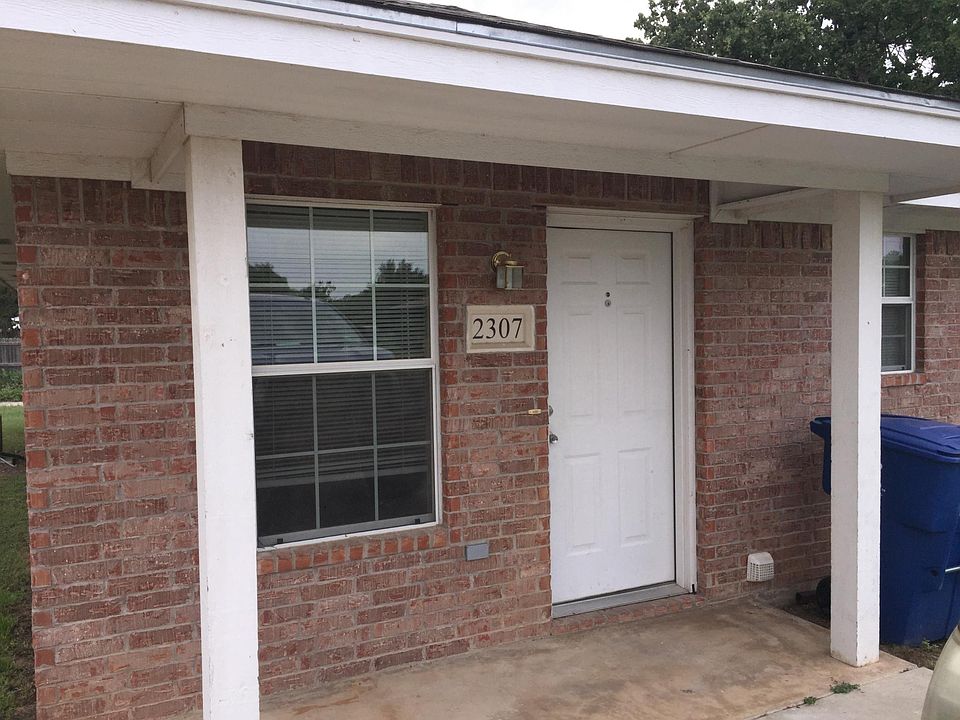 1st image of 2307 Carriage Ln