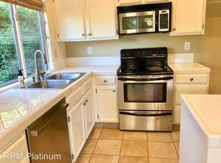 2424 E Goshen Ave, Fresno, CA