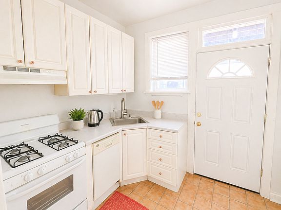 2nd image of 447 W Arlington Pl #3