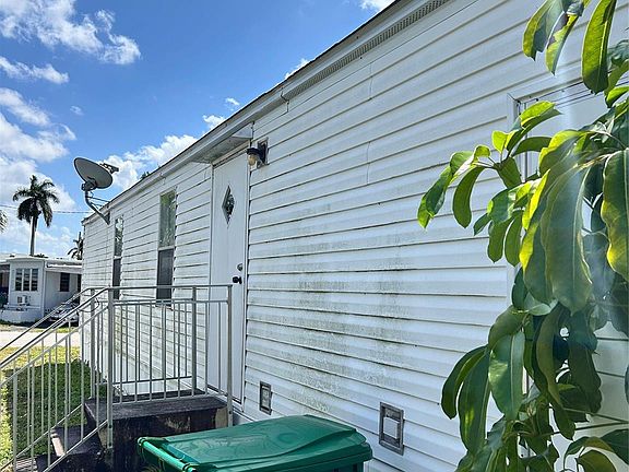 3rd image of 8517 SW 17th Court