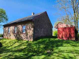 864 Fivepointville Rd #1, Stevens, PA 17578